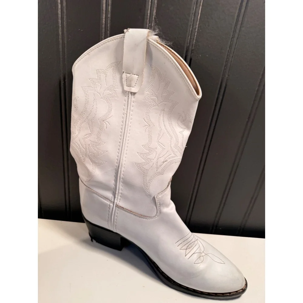 Shyanne White Faux Leather Western Cowboy Boots Size 5.0-D BVJ9134